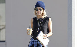 OOTD: Emma Roberts gespot in casual boyish look