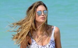 WOW! Doutzen showt killer body in Miami