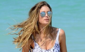 WOW! Doutzen showt killer body in Miami