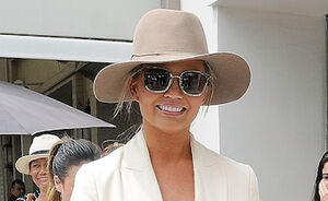 OOTD: Chrissy Teigen in off white zomerlookje