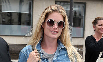 OOTD: Doutzen arriveert in trendy outfit op de Atelier Versace show! 