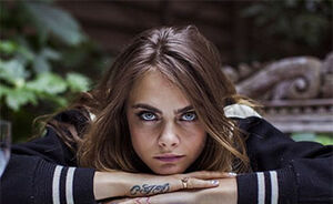 OOTD: Langbenige Cara Delevingne in leer! 