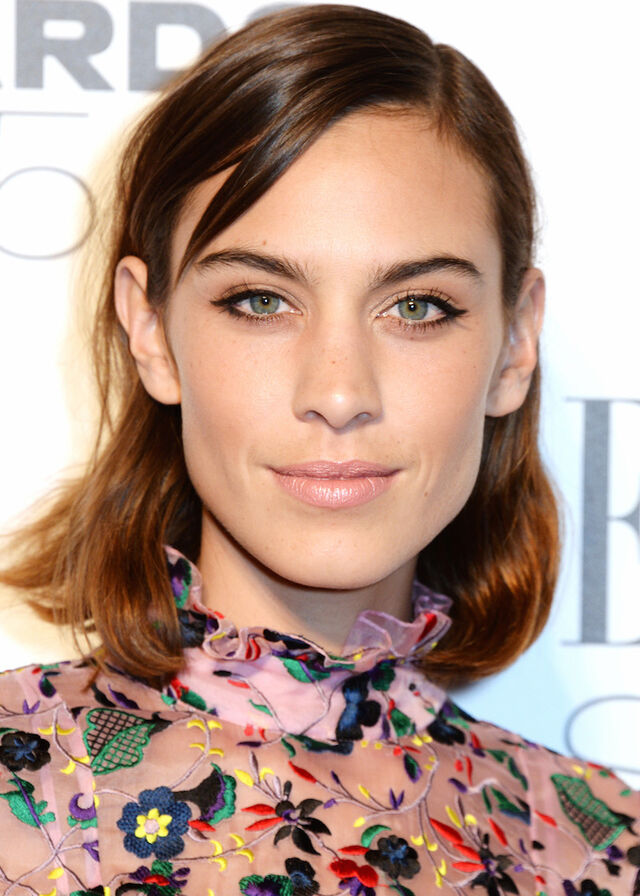 Zo maak je eyeliner wings &agrave; la Alexa Chung