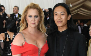 Amy Schumer had het duidelijk niet erg naar haar zin tijdens het MET Gala