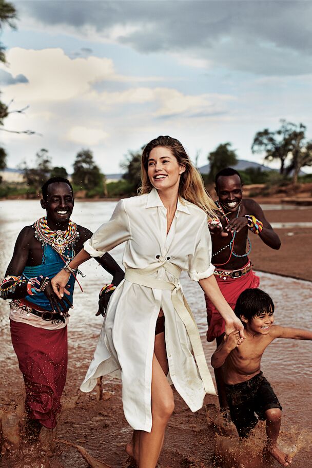 Fotoreport: Doutzen redt olifantjes in Kenya