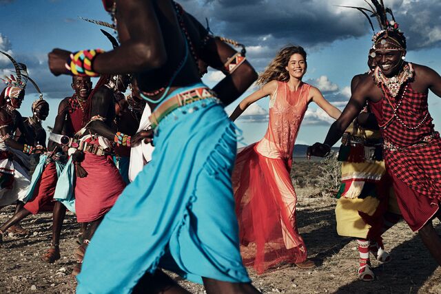 Fotoreport: Doutzen redt olifantjes in Kenya