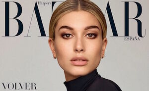 Hailey Baldwin heeft haar eerste cover van 2017 te pakken