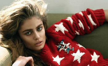 Taylor Hill, Anna Ewers en Imaan Hammam compleet naakt voor Vogue