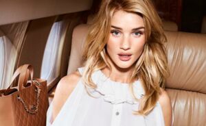 Een ode aan Rosie Huntington-Whiteley’s AirPort looks: InStyle deed het