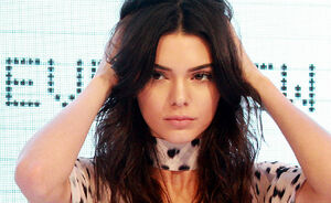 VERMIST! Waar is het been van Kendall Jenner gebleven?