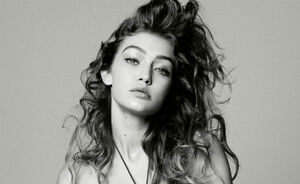 Gigi Hadid poseert topless voor Love Magazine