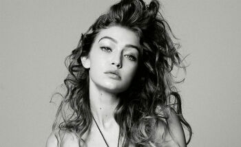 Gigi Hadid poseert topless voor Love Magazine