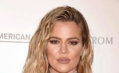 Deed ze het of deed ze het niet? Khloe Kardashian showt gigantische billen