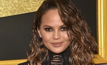 Chrissy Teigen laat zich uit over diversiteit in de mode 