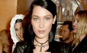 Bye bye The Weeknd: Bella Hadid flirt hartstochtelijk met knappe mystery man