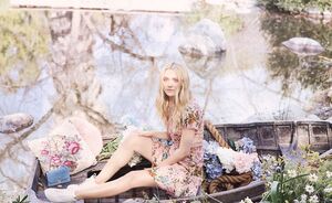 Dakota Fanning is een romantische schoonheid voor Jimmy Choo shoot