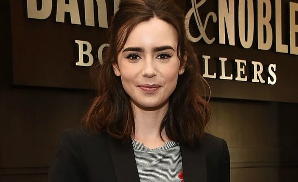 De reden waarom Lily Collins haar rol in de spotlights heel serieus neemt