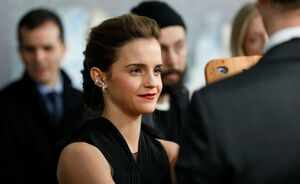 CUTE! Emma Watson wordt geïnterviewd  tussen de kittens