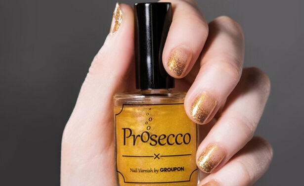 BIZAR! Er is nu nagellak dat naar prosecco smaakt