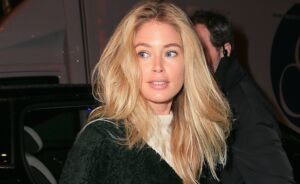 Het bewijs dat ook Doutzen Kroes wel eens in haar neus zit...