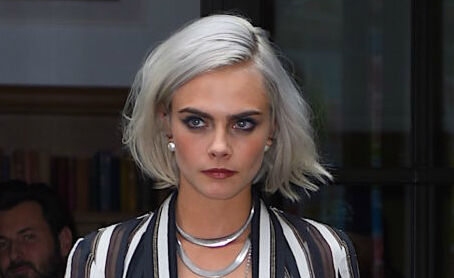 Cara Delevingne knipt al haar lokken af 