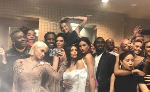 De leukste achter de schermen kiekjes van de celebs op het MET Gala