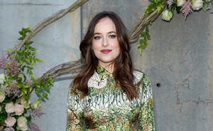 Dakota Johnson is het gezicht voor de nieuwste Gucci Bloom parfum