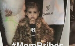 Voordat North West poseert is dit wat mommy Kim moet doen