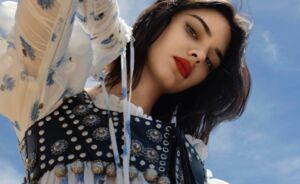 Cole Sprouse schiet zonovergoten boho style foto’s van Kendall Jenner