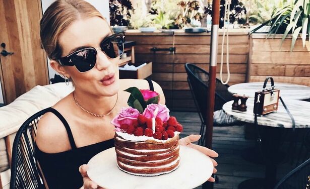 De babyshower van hoogzwangere Rosie Huntington-Whitley is het toppunt van class en elegantie