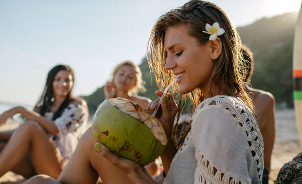 Deze 5 hacks moet je gelezen hebben voordat je jouw voetjes in het zand zet dit weekend