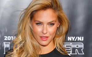 Bar Refaeli ruim 8 maanden na bevalling opnieuw gespot met baby bump