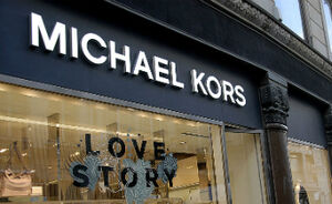 Dit is waarom Michael Kors wel meer dan 100 winkels gaat sluiten	