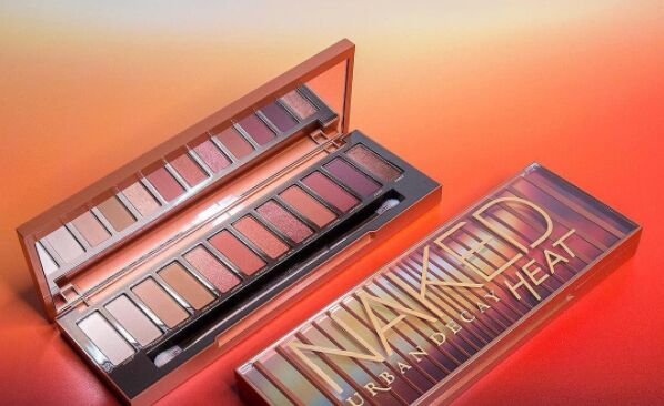 Er is een nieuw Urban Decay Naked palet en de kleuren zijn letterlijk on fire