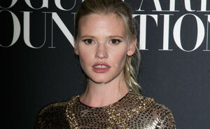 Is dit knappe model de nieuwe vriend van Lara Stone?