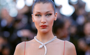 Bella Hadid plaatst een bizar gevaarlijk kiekje op Instagram