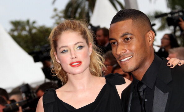 Doutzen Kroes laat haar billen zien tijdens romantische vakantie met hubby Sunnery