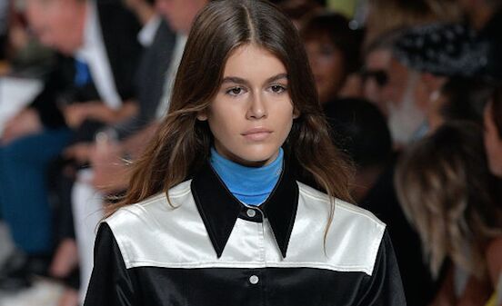 Kaia Gerber maakte haar catwalk debuut tijdens NYFW in deze show