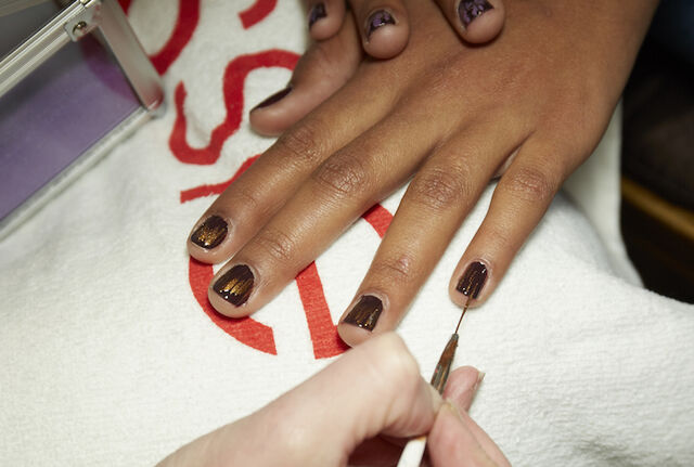 Gespot: nature nail look @ New York Fashion Week