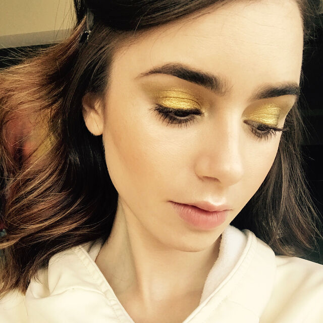 lily collins metallic eyeshadow fall 2017 trend