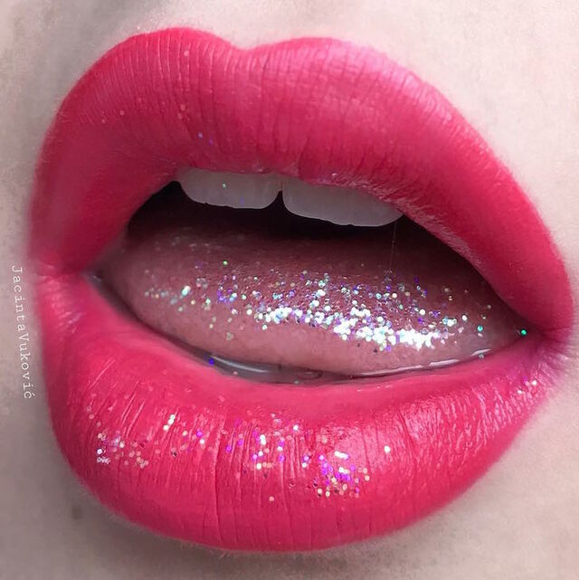 glitter tong trend