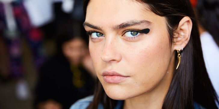 Gespot tijdens NYFW: rounded winged eyeliner