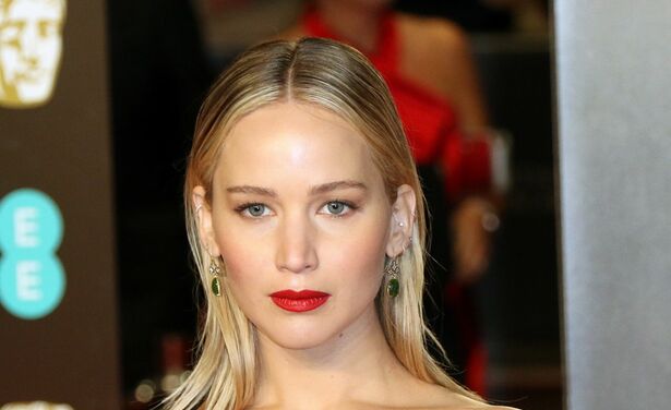 Jennifer Lawrence noemt het commentaar op haar blote jurk seksistisch en alles behalve feministisch