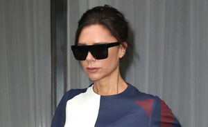 Laat het maar en Victoria Beckham over om een voetbrace modisch te maken