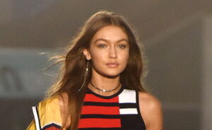 Tommy Hilfiger show in Milaan in het teken van racen + de laatste collectie met Gigi