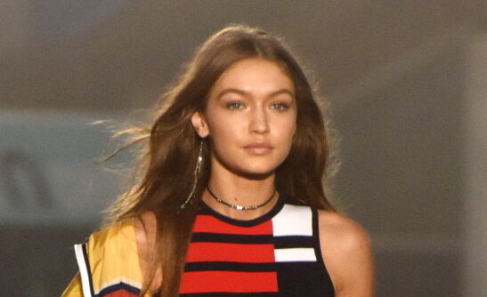 Tommy Hilfiger show in Milaan in het teken van racen + de laatste collectie met Gigi