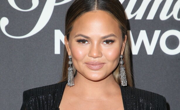 Het dochtertje van Chrissy Teigen laat duidelijk weten wie haar favoriet is tijdens een tripje naar Disneyland