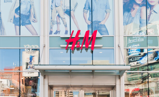 H&M heeft voor miljarden aan onverkochte kleding liggen