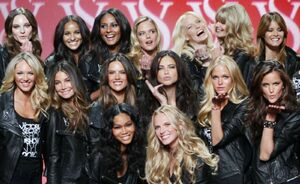 Dit Victoria's Secret model is zwanger van haar eerste kindje!