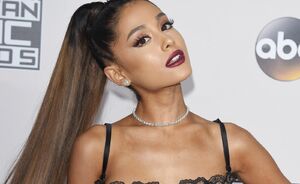 Ariana Grande bevestigt verloving op Twitter en draagt de ring al véél langer dan we dachten